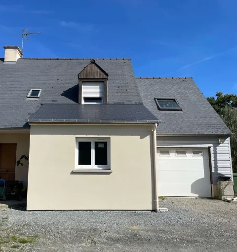 Extension d'une maison, nos clients souhaitaient agrandir leur maison pour y créer une chambre et une salle d'eau avec dressing au rez-de-chaussée et profiter du confort du plain-pied.