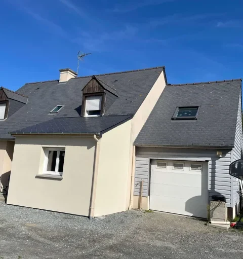 Extension d'une maison, nos clients souhaitaient agrandir leur maison pour y créer une chambre et une salle d'eau avec dressing au rez-de-chaussée et profiter du confort du plain-pied.